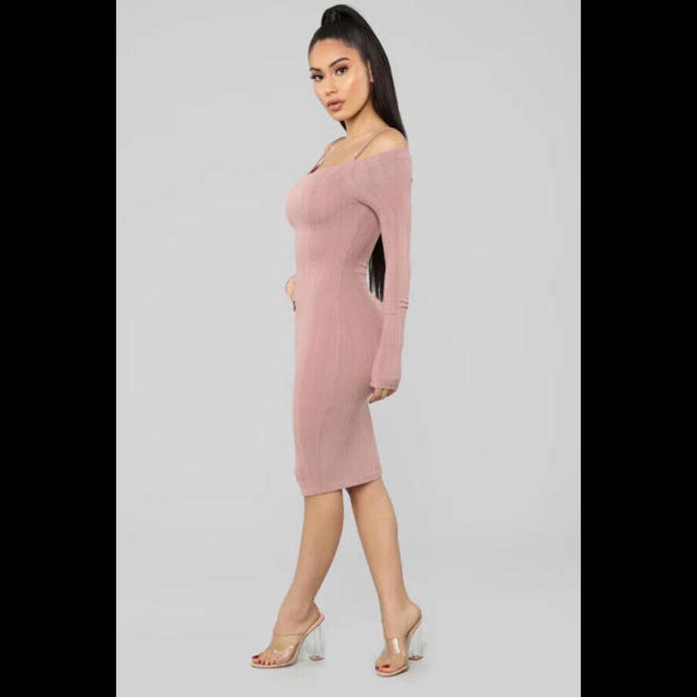 Chic Off-Shoulder Ribbed Midi Dress in Soft Pink